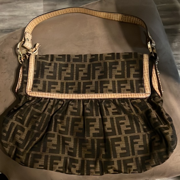 Designer Fendi shoulder bag - Picture 3 of 4